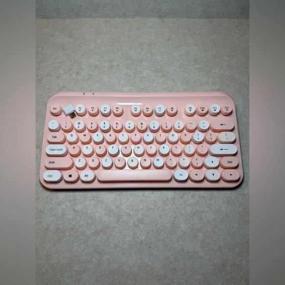 Xo Poppy Wireless Pink Keyboard Model: PY-TYPKBMS NWOT Includes Pink Mouse - Picture 2 of 10